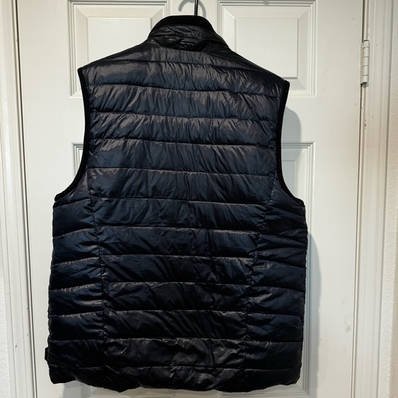 Tumi Reversible Puffer Vest Black/Blue Men Size Large - Picture 4 of 8